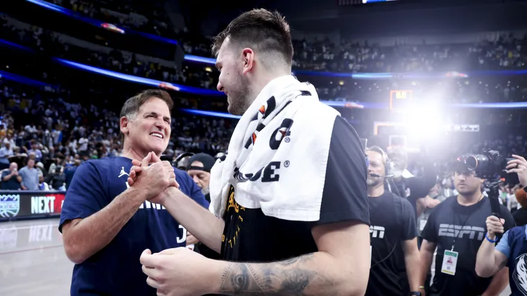 Lakers contratam ex-companheiro de Doncic nos Mavericks para reforçar garrafão