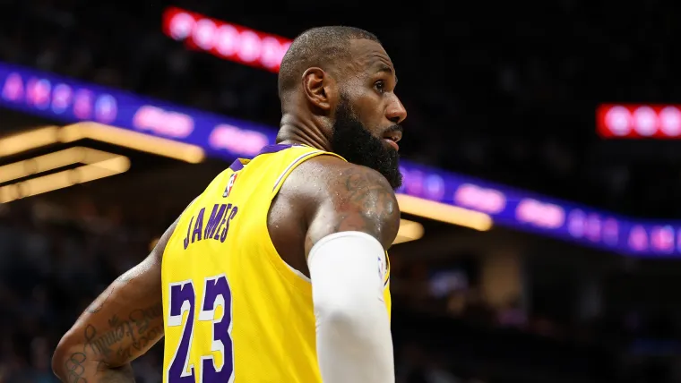 LeBron James promete “grande anúncio” em breve; jogador dos Lakers vai se aposentar?